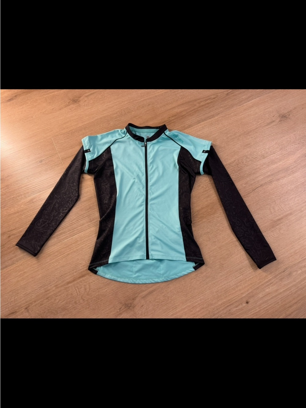 Descente Women’s Optional Sleeve Cycling Jersey - Aqua & Black